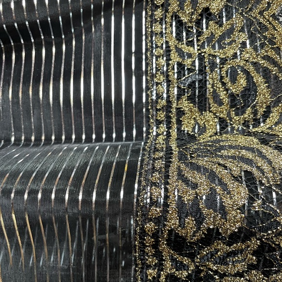 Monroe Lace / Gold Thread - Picture 14 of 16